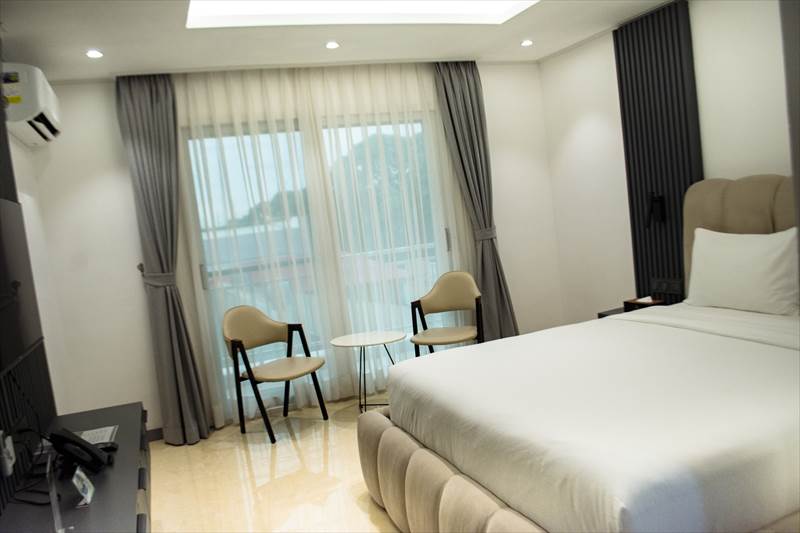 CLOVER HOTEL