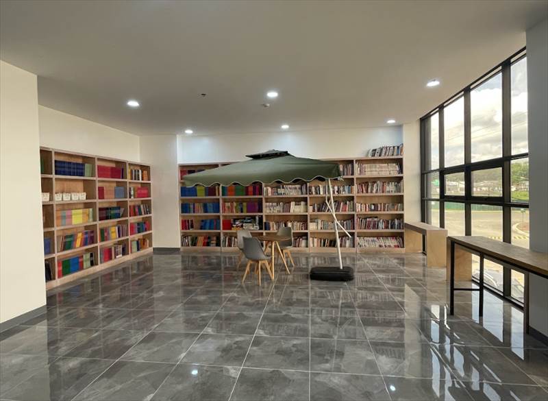 Clak Talk Academy-図書館