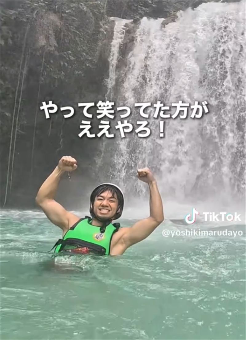 滝ツアー フィリピンの滝ツアーで滝壺に飛び込んだよしきまるさん