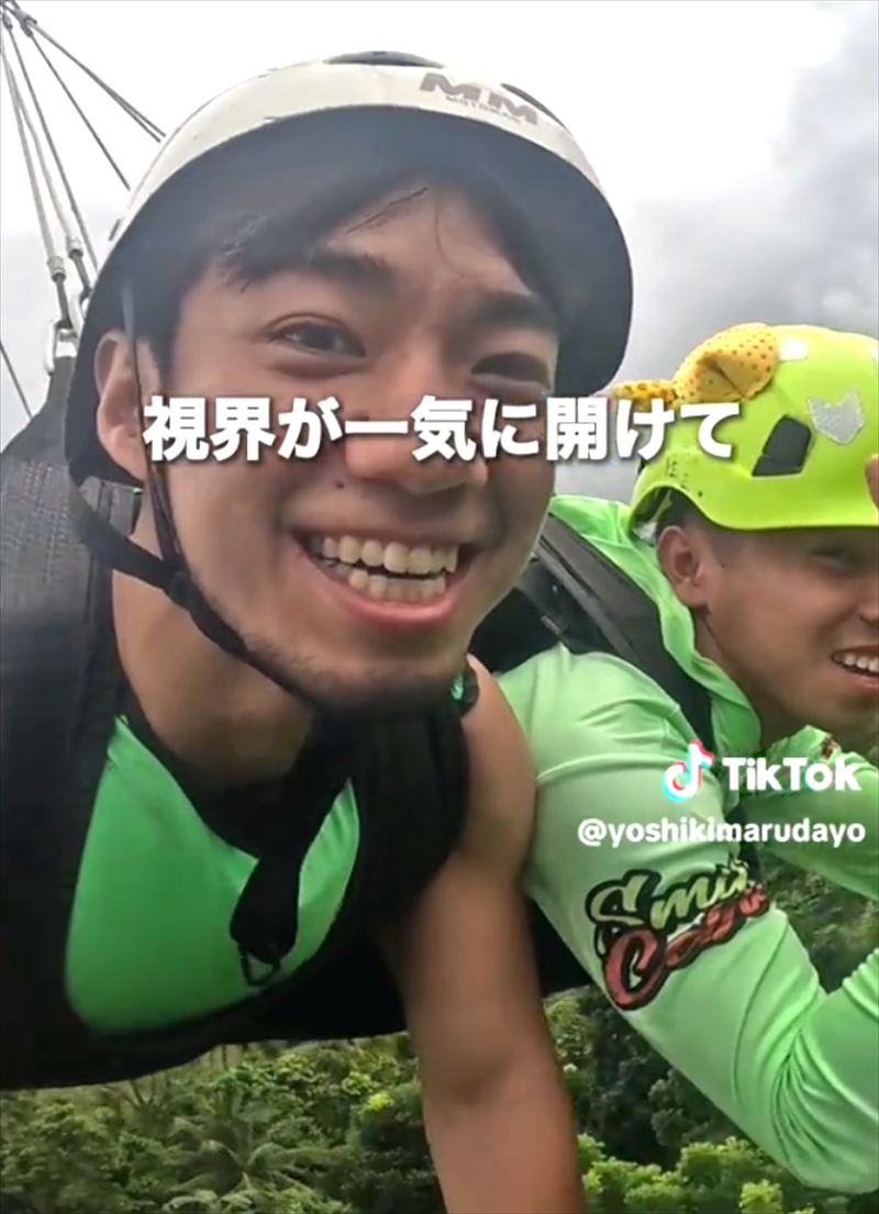 フィリピンのジップラインを体験するよしきまるさん