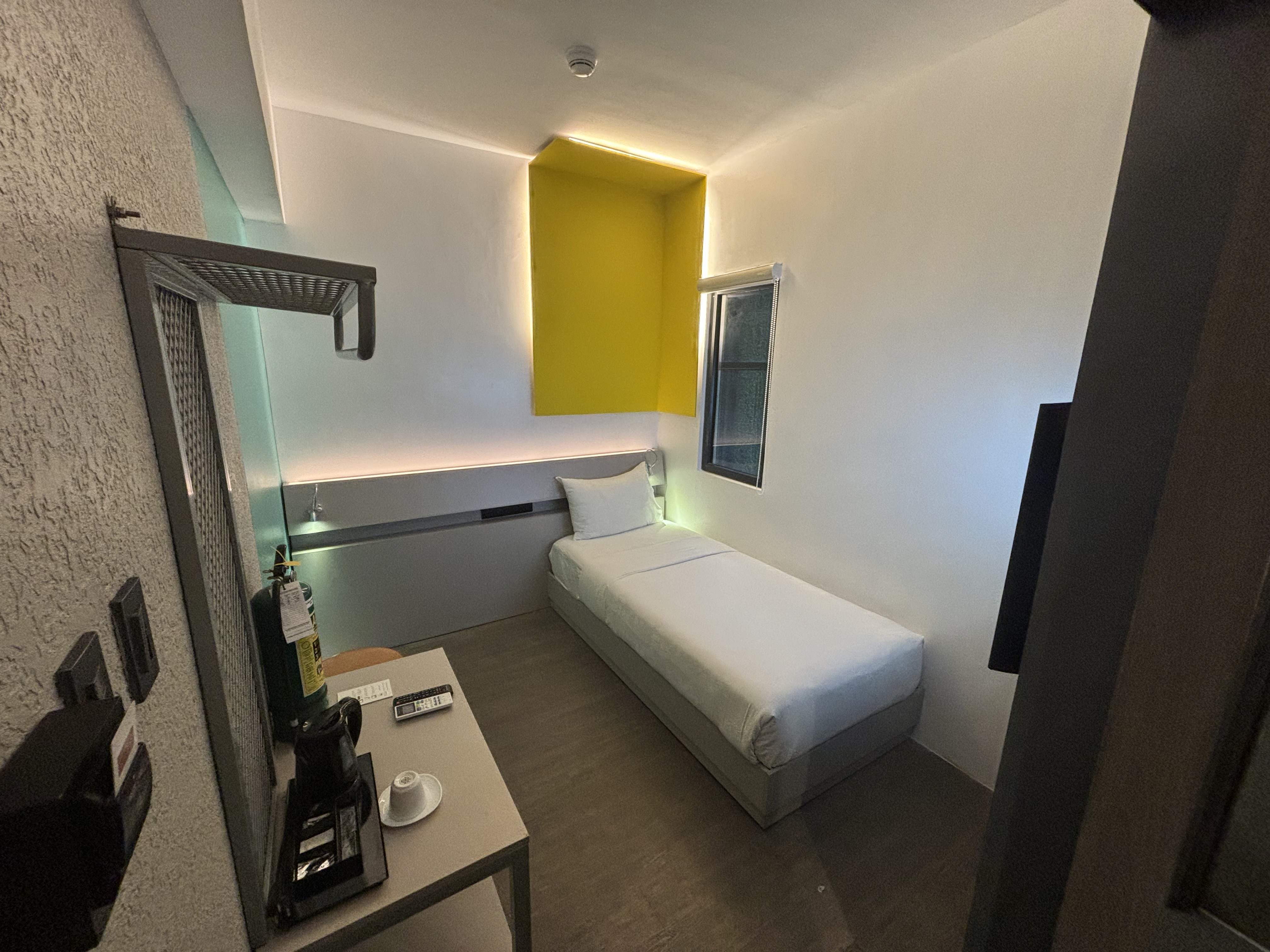 ３D-yellowhotel