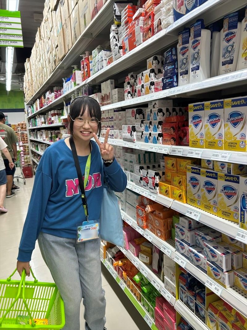 現地のスーパーでお買い物。初めての海外で、日常の一つひとつが新しい経験になりました。