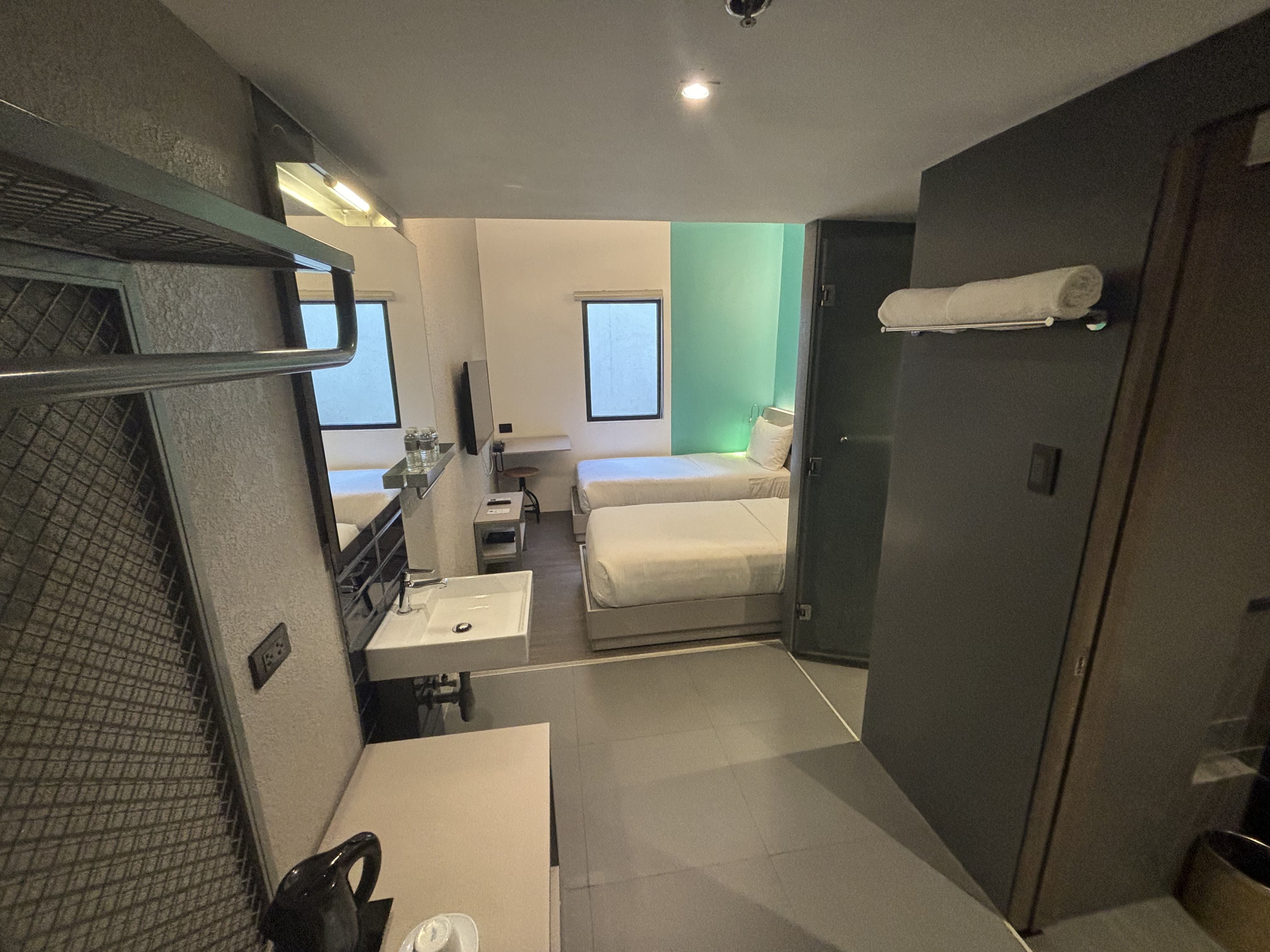 ３D-yellowhotel