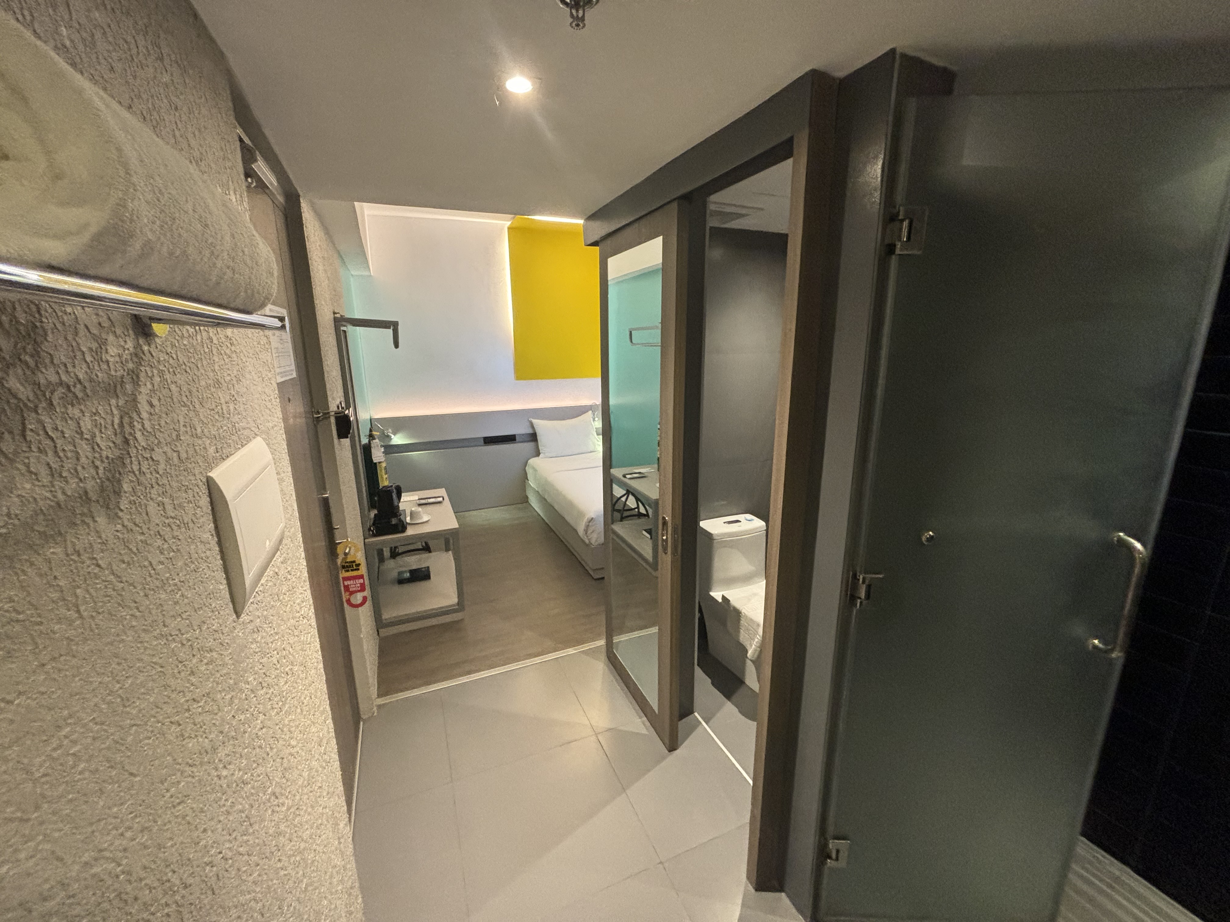 ３D-yellowhotel