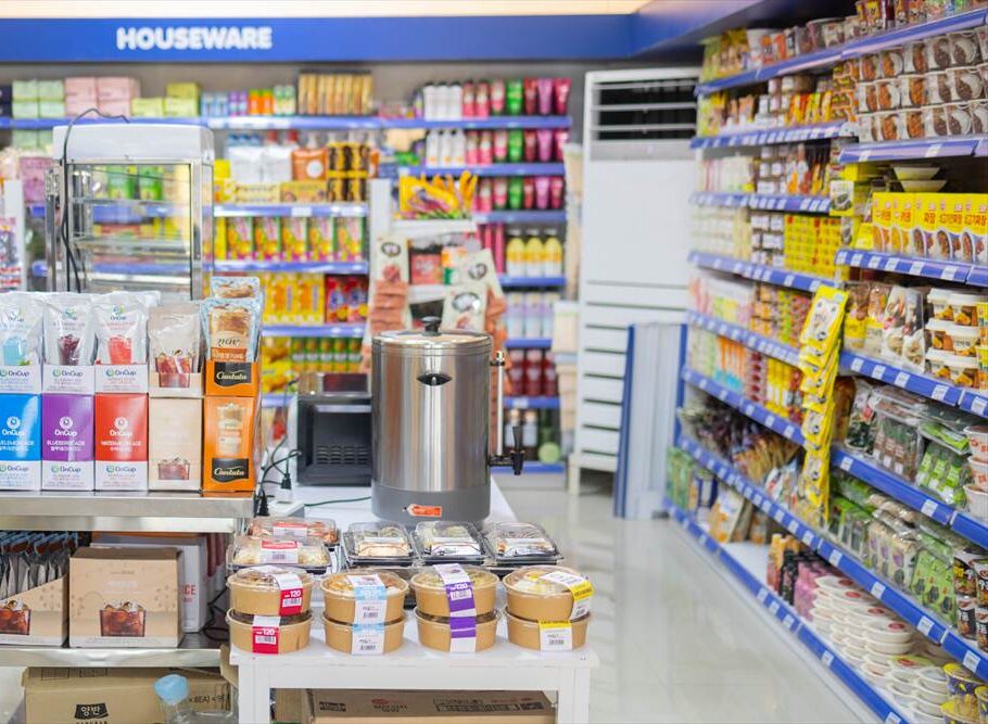 B' Cebu校舎内の店