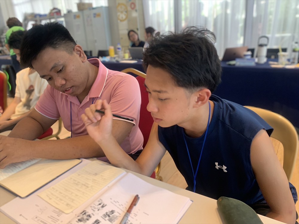 朝から晩まで英語漬け。真剣に授業に取り組むY様